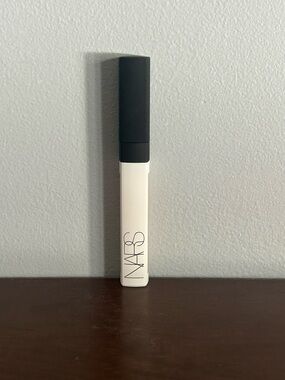 NARS Radiant Creamy Color Corrector- Light